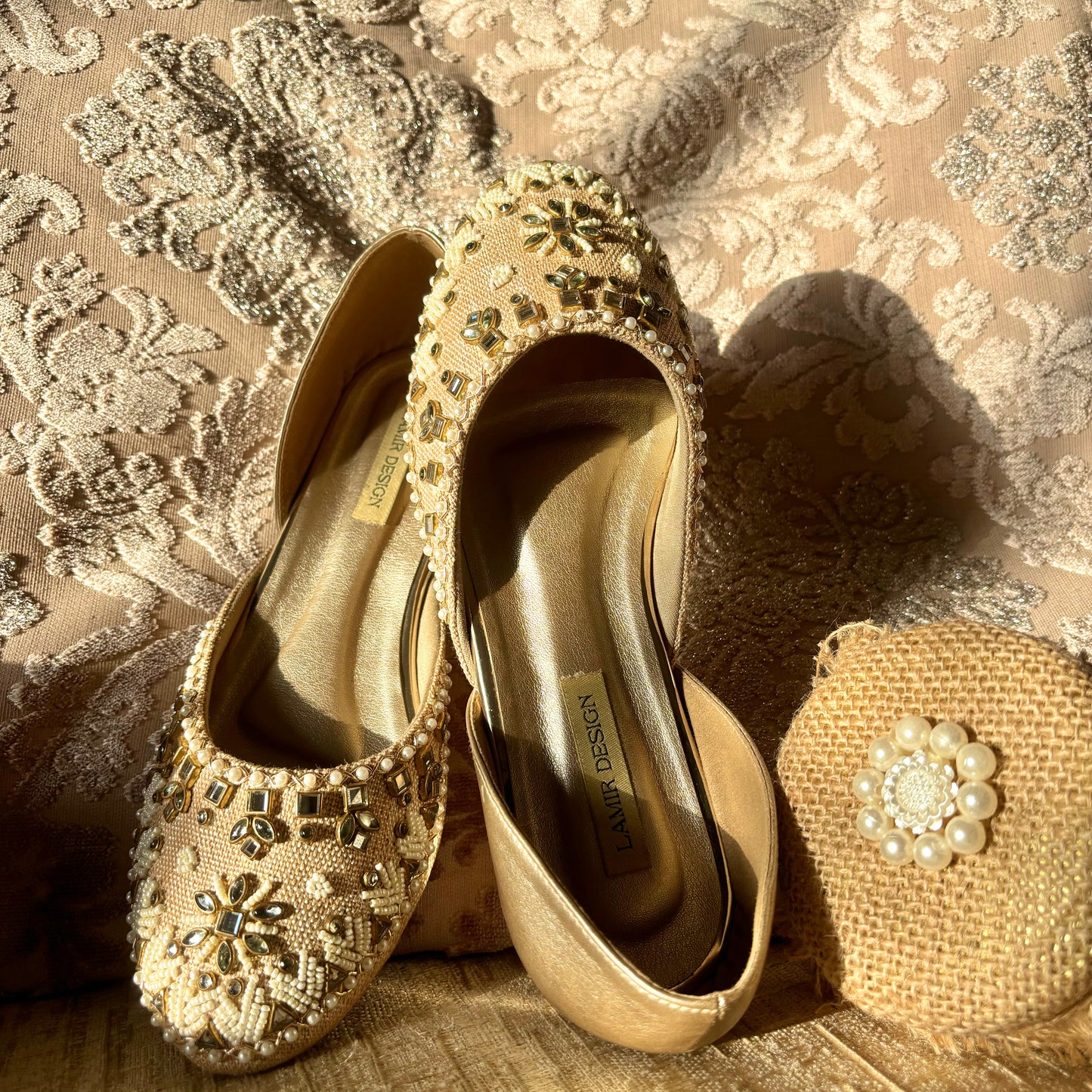 Aaina Slip-On Juttis