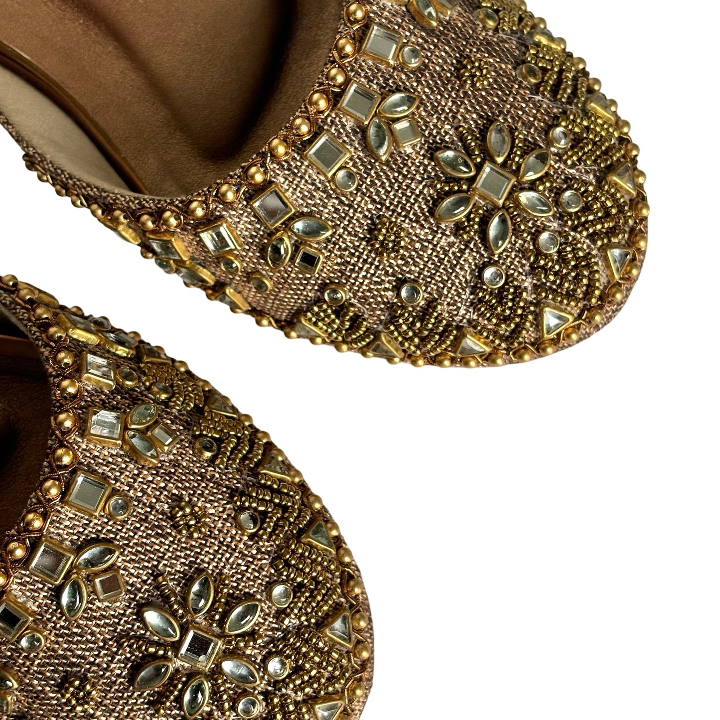 Aaina Slip-On Juttis