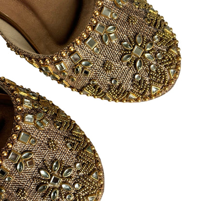 Aaina Slip-On Juttis